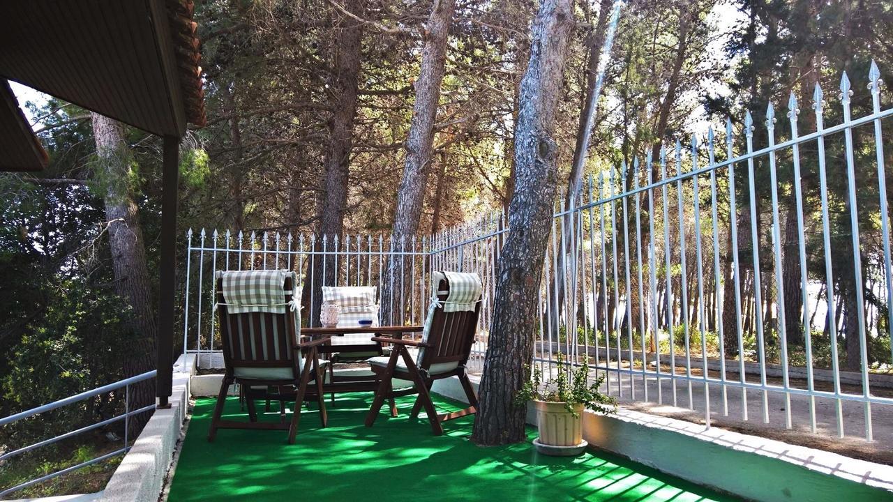 Malibu Studios & Apartments Lassi  Exteriör bild